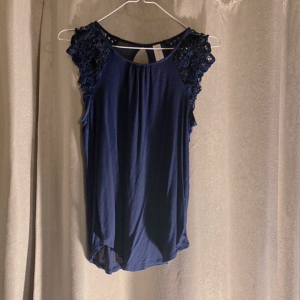 Lace cap sleeve tank. Sz 1 or XS